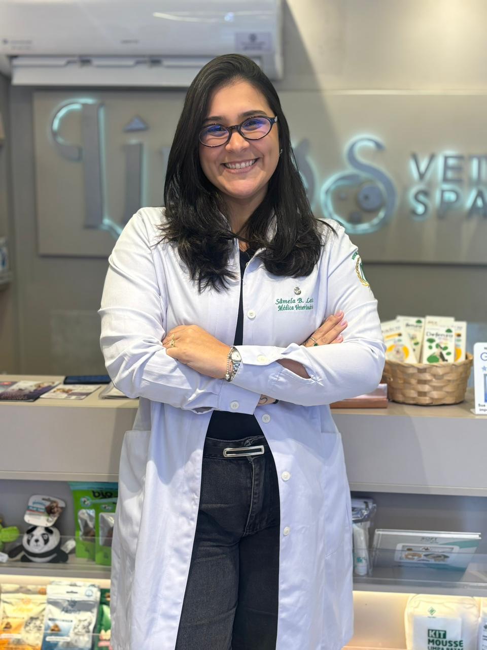 Dra. Sâmela B. Leite — Médica Veterinária e Fundadora do Lírios Vet Spa, em Boa Viagem, Recife